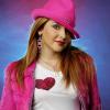 Alina Sorescu cu palarie roza