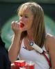 Amanda Holden mananca capsuni