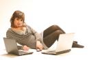 Ana Maria Gheorghe in fata laptop ului