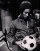 Bob Marley cu mingea de fotbal