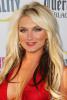 Brooke Hogan in rosu