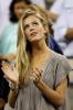 Brooklyn Decker aplauda