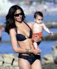 Camila Alves cu copilul sau