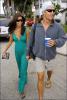 Camila Alves in verde