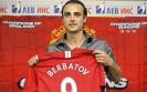 Dimitar Berbatov tine tricoul in mana