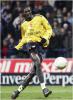 Emmanuel Adebayor cu mingea la picior