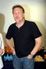 Gabriel Cotabita intr un tricou negru