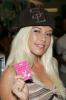 Holly Madison cu sapca