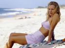 Kim Basinger pe plaja