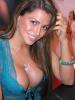 Louise Glover in albastru
