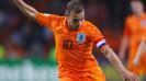 Wesley Sneijder poarta banderola de capitan